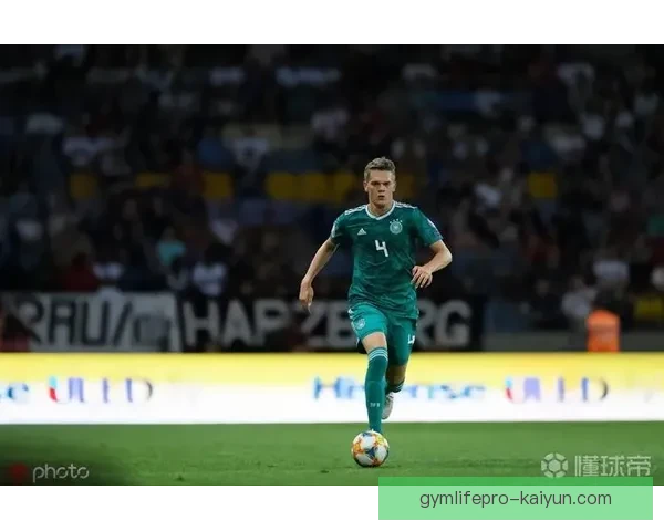 巴斯托尼在防守体系中的战术作用备受关注，表现稳健逐渐成为球队核心。